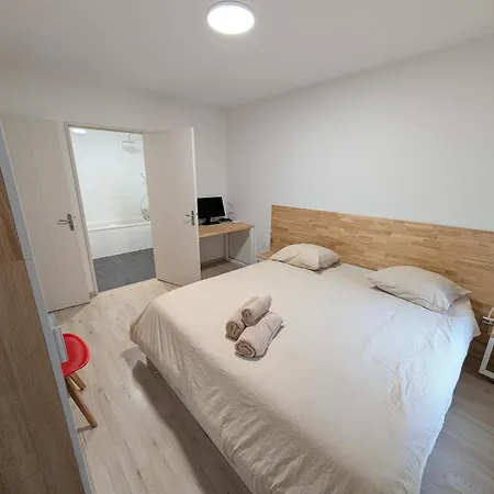 Bel De Standing Rdc, Terrasse, Parking Securise * Мезье