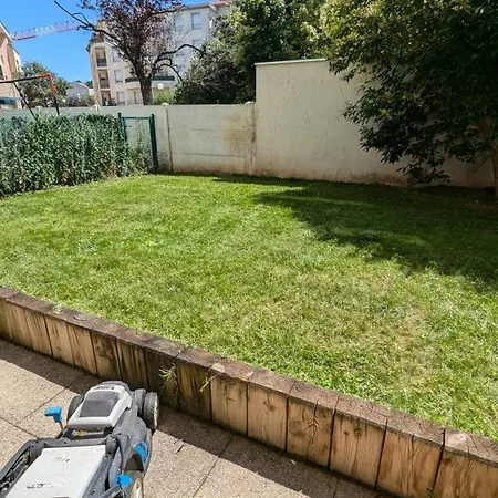 Bel De Standing Rdc, Terrasse, Parking Securise Мезье