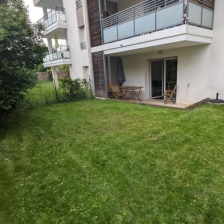 Апартаменты Bel De Standing Rdc, Terrasse, Parking Securise Мезье
